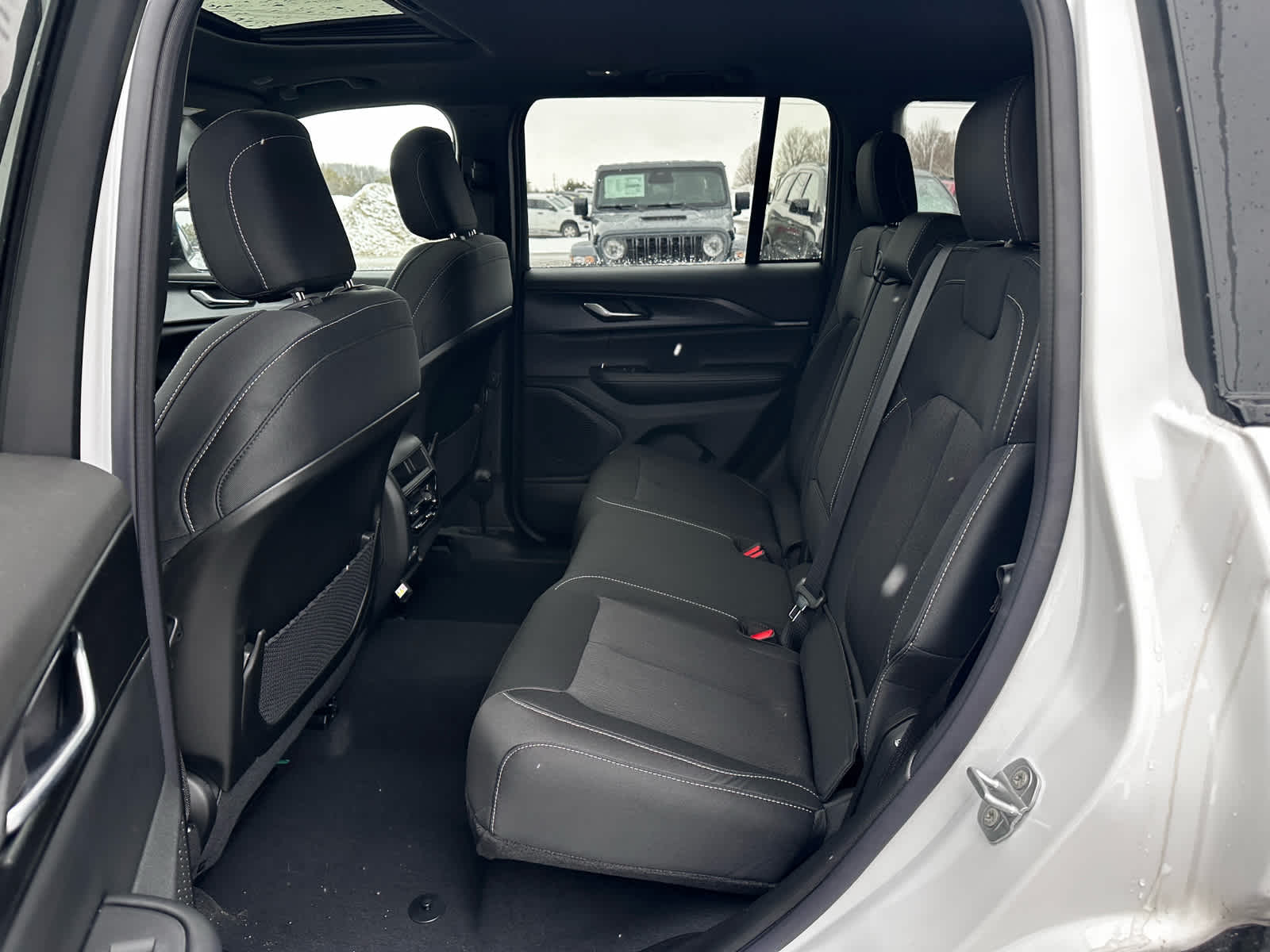 2025 Jeep Grand Cherokee GRAND CHEROKEE LAREDO X 4X4