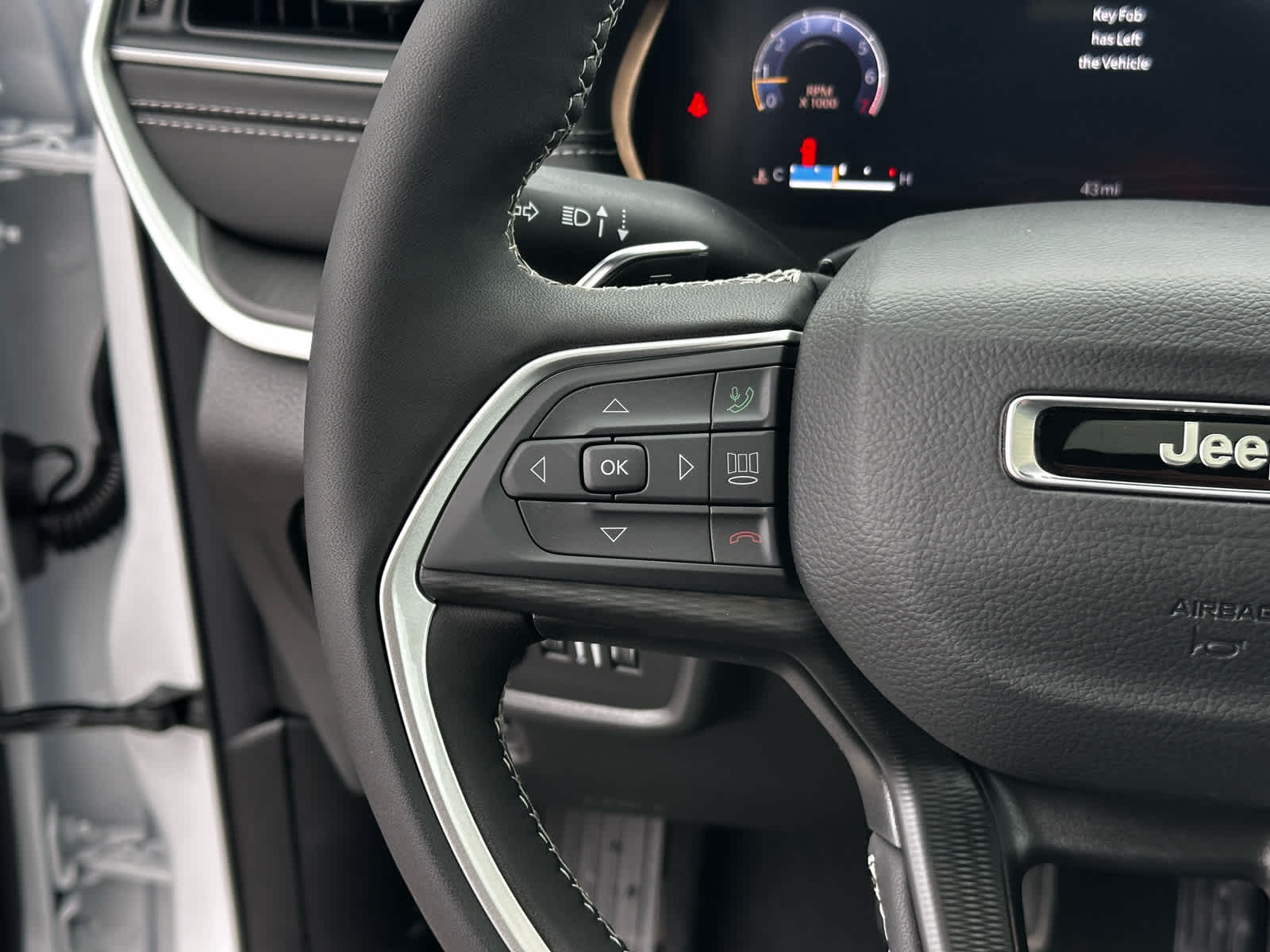 2025 Jeep Grand Cherokee GRAND CHEROKEE LAREDO X 4X4