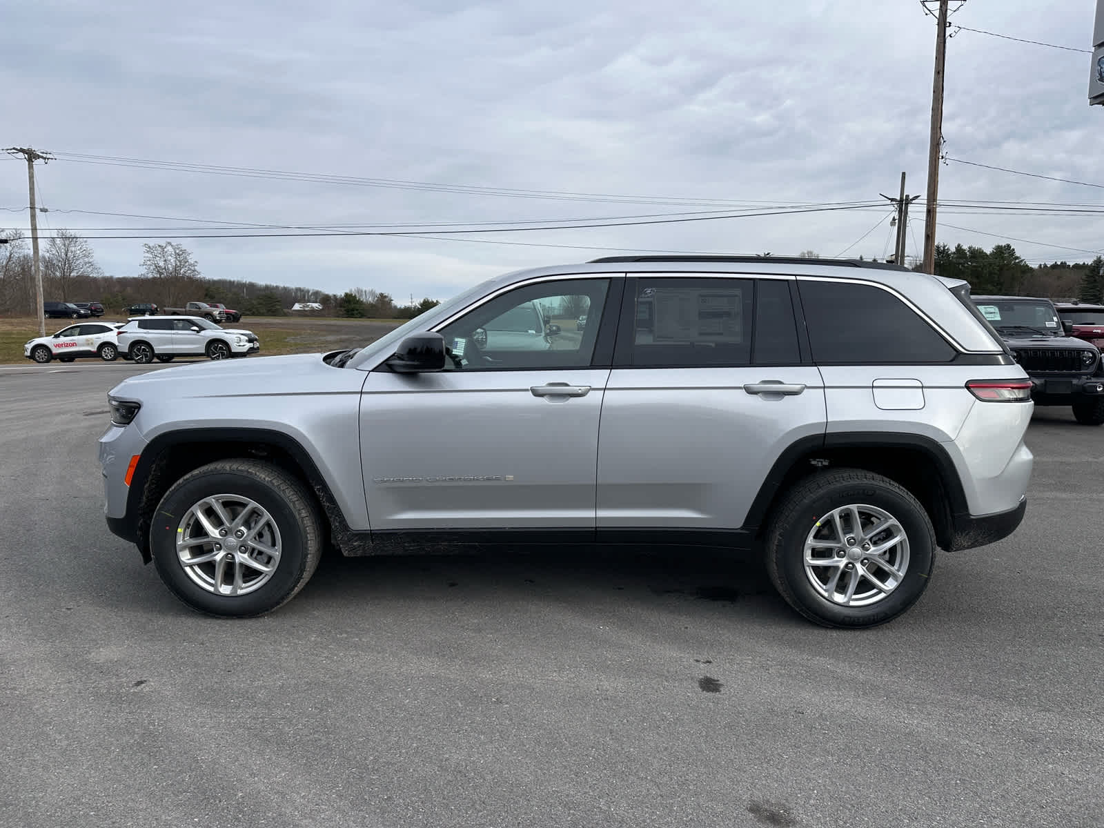 2025 Jeep Grand Cherokee GRAND CHEROKEE LAREDO X 4X4