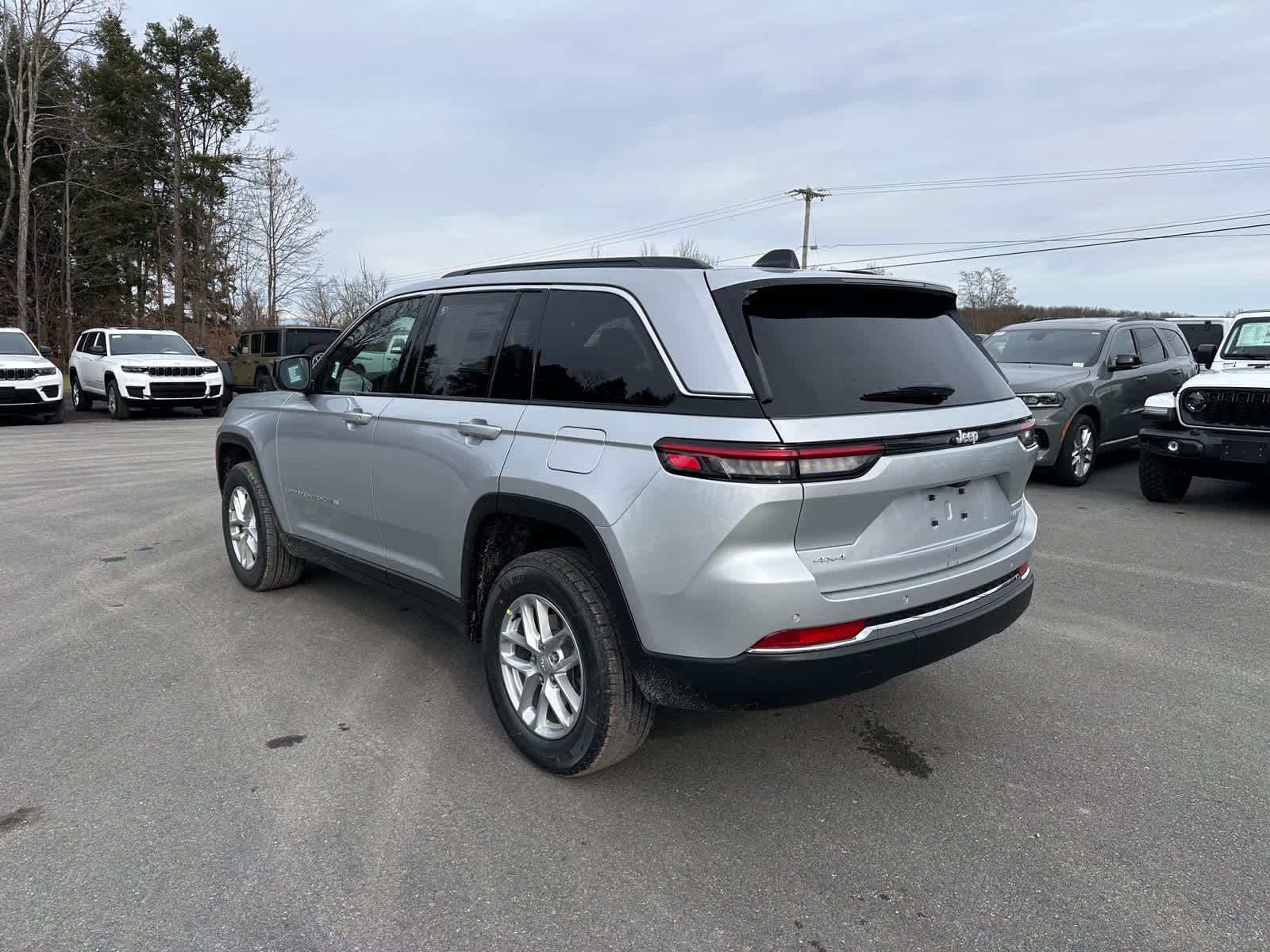 2025 Jeep Grand Cherokee GRAND CHEROKEE LAREDO X 4X4