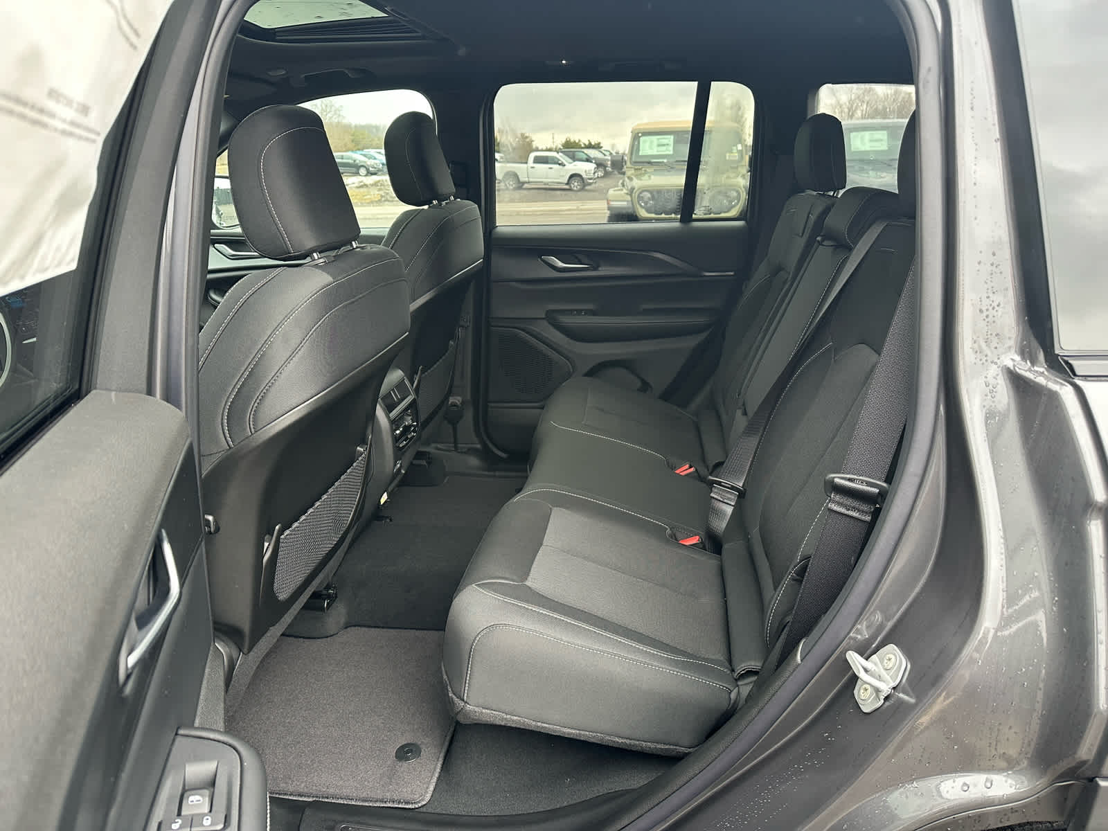 2026 Jeep Grand Cherokee GRAND CHEROKEE LAREDO X 4X4