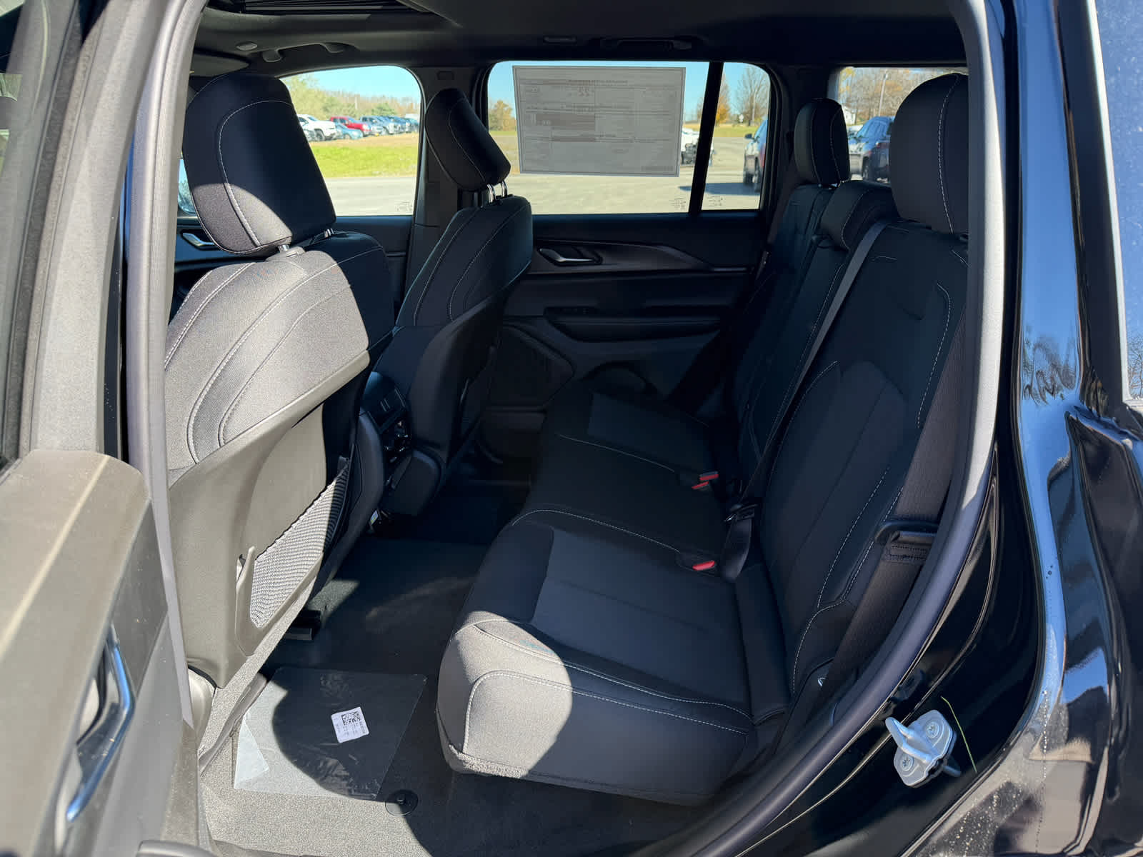 2027 Jeep Grand Cherokee GRAND CHEROKEE LAREDO X 4X4