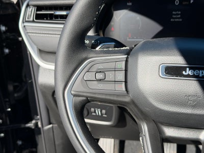 2027 Jeep Grand Cherokee GRAND CHEROKEE LAREDO X 4X4