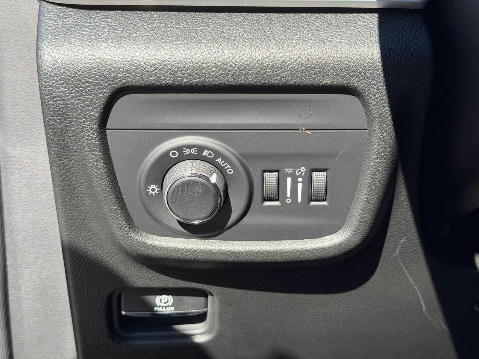 2027 Jeep Grand Cherokee GRAND CHEROKEE LAREDO X 4X4