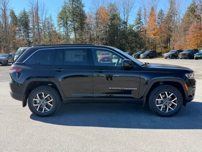 2027 Jeep Grand Cherokee GRAND CHEROKEE LAREDO X 4X4