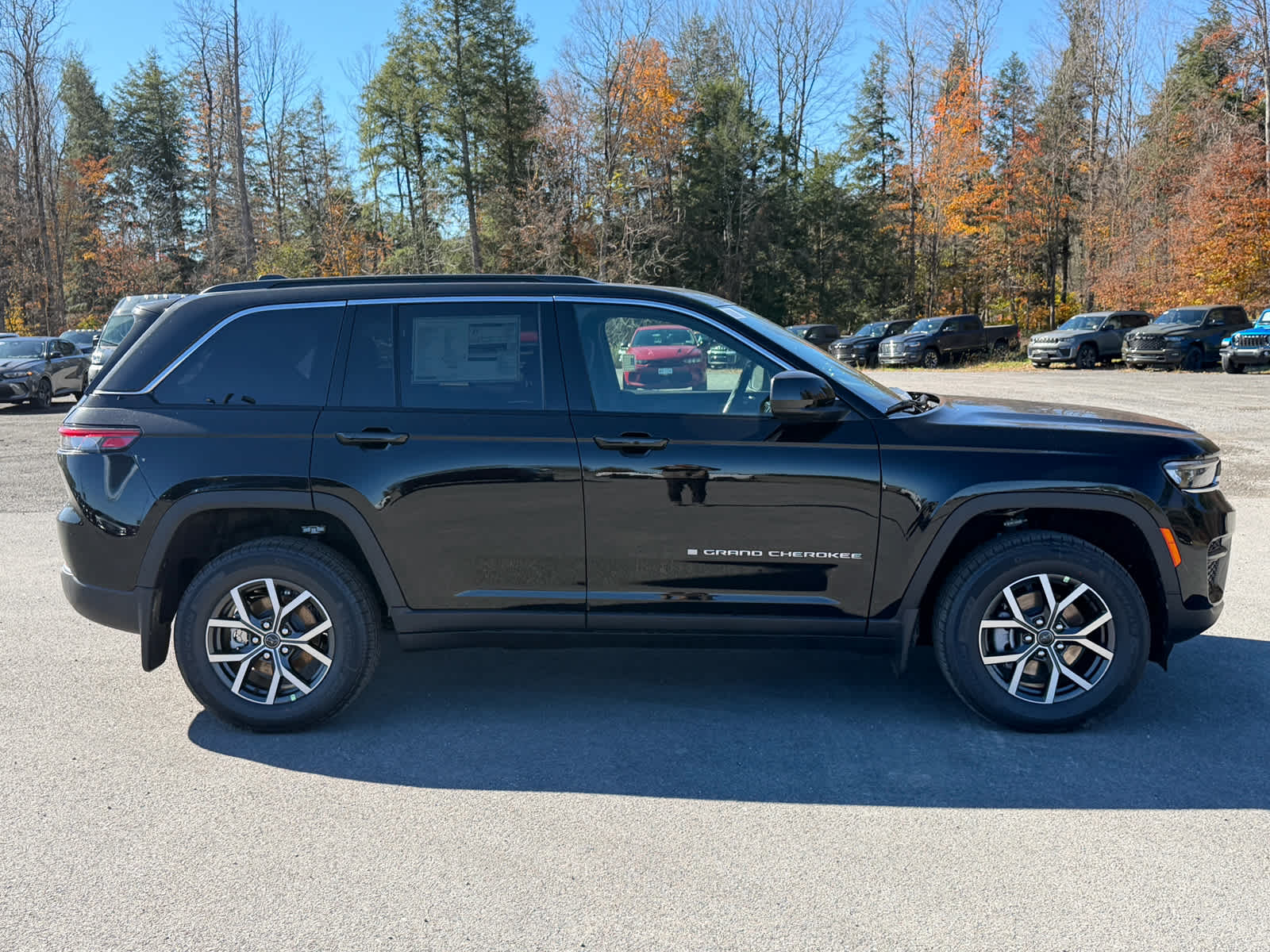 2027 Jeep Grand Cherokee GRAND CHEROKEE LAREDO X 4X4