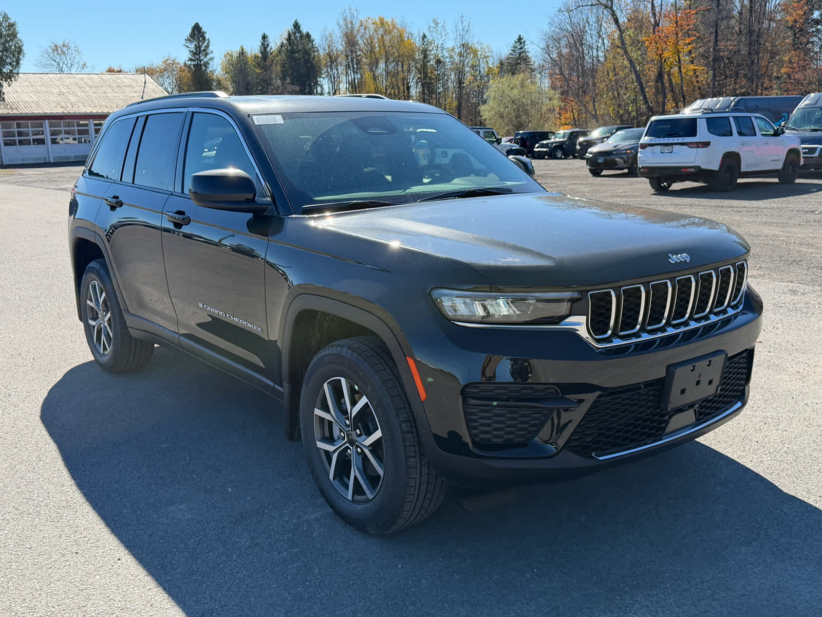2027 Jeep Grand Cherokee GRAND CHEROKEE LAREDO X 4X4