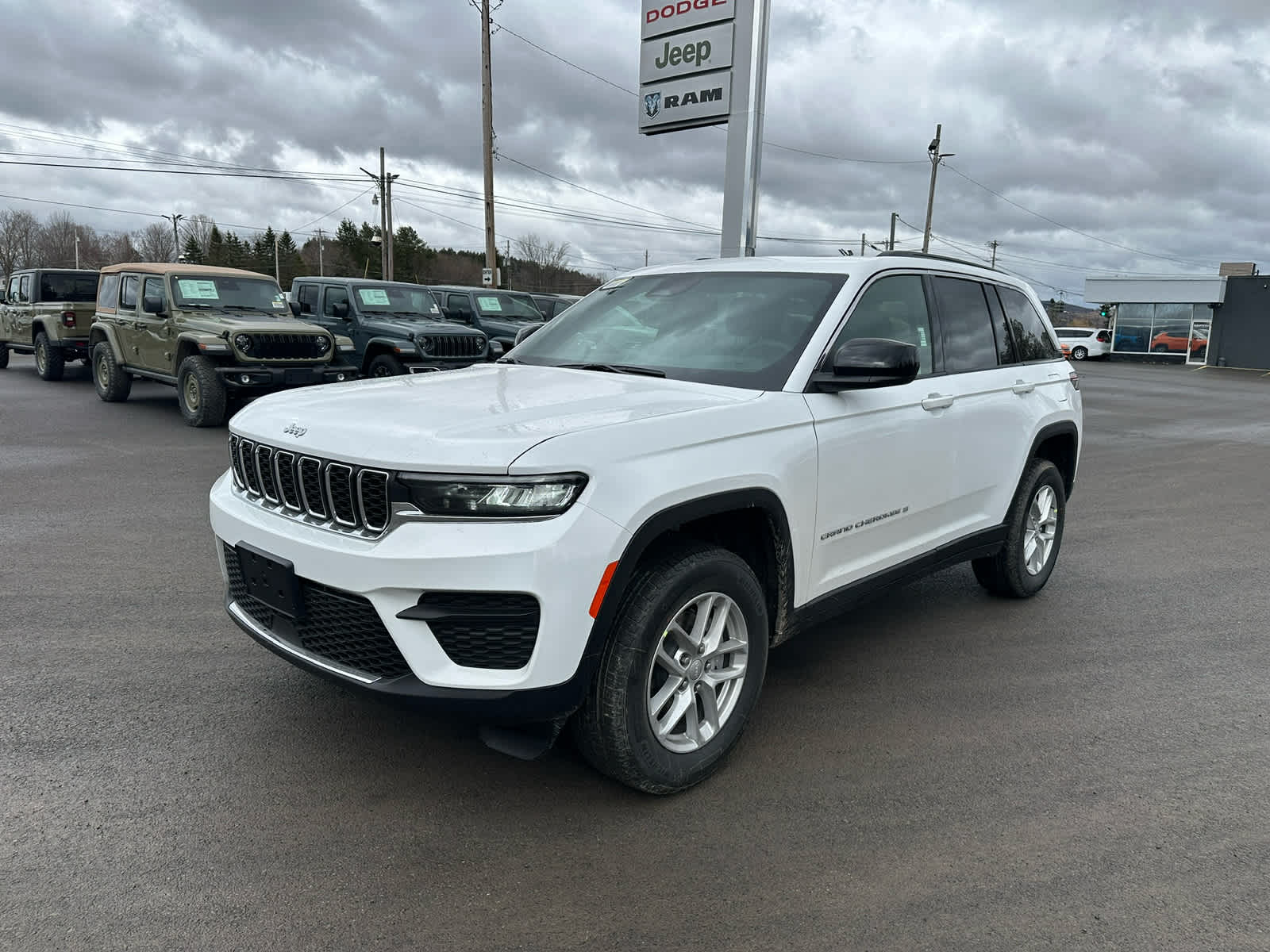 2026 Jeep Grand Cherokee GRAND CHEROKEE LAREDO X 4X4