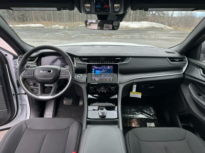 2026 Jeep Grand Cherokee GRAND CHEROKEE LAREDO X 4X4