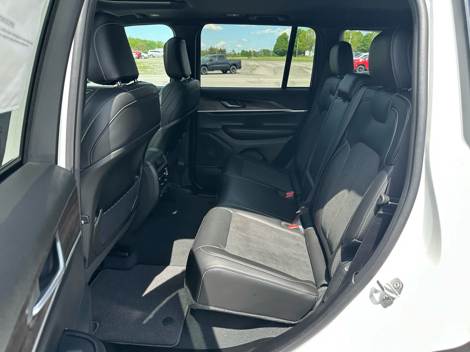 2026 Jeep Grand Cherokee GRAND CHEROKEE LAREDO ALTITUDE 4X4