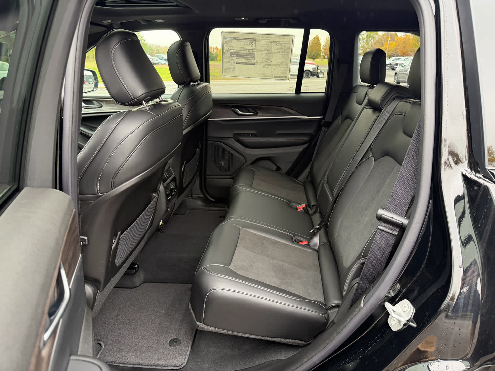 2027 Jeep Grand Cherokee GRAND CHEROKEE LAREDO ALTITUDE 4X4