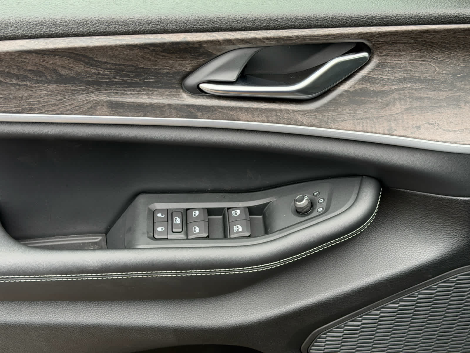2027 Jeep Grand Cherokee GRAND CHEROKEE LAREDO ALTITUDE 4X4