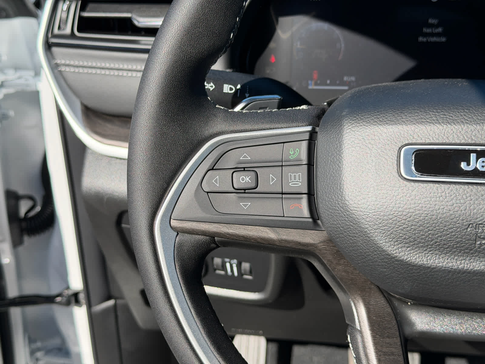 2027 Jeep Grand Cherokee GRAND CHEROKEE LAREDO ALTITUDE 4X4