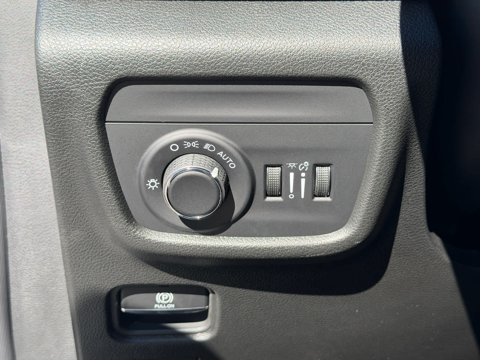 2027 Jeep Grand Cherokee GRAND CHEROKEE LAREDO ALTITUDE 4X4
