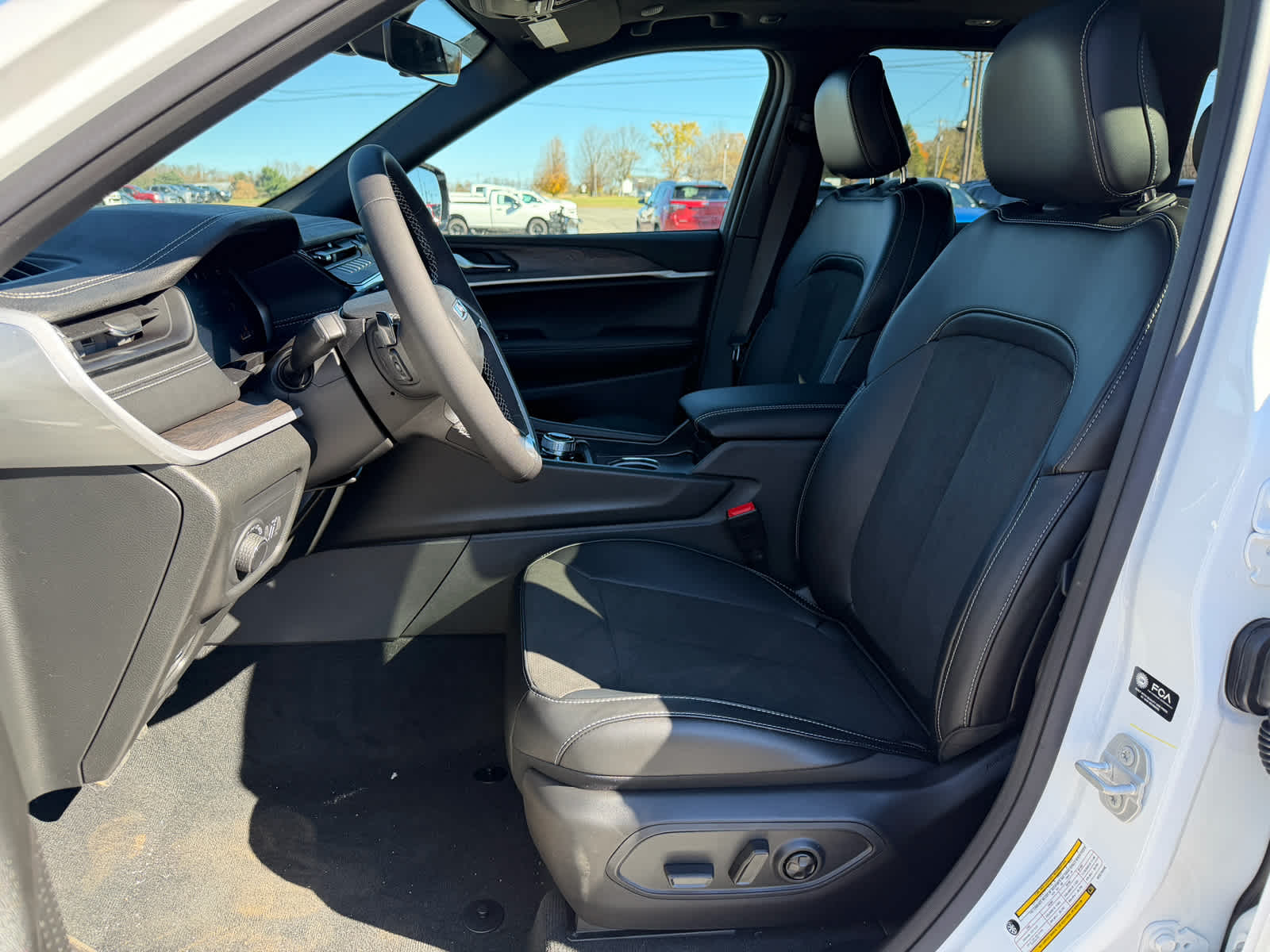 2027 Jeep Grand Cherokee GRAND CHEROKEE LAREDO ALTITUDE 4X4