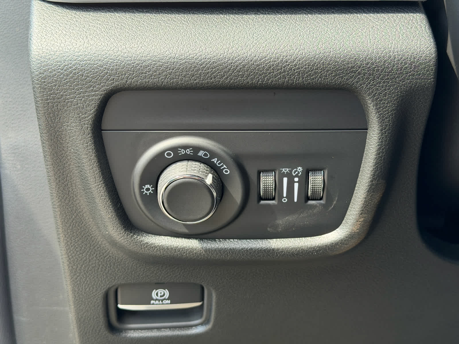 2027 Jeep Grand Cherokee GRAND CHEROKEE LAREDO ALTITUDE 4X4