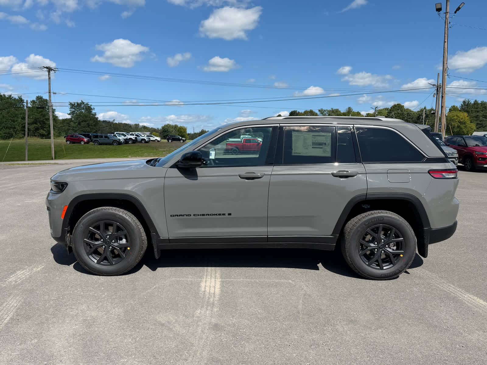 2027 Jeep Grand Cherokee GRAND CHEROKEE LAREDO ALTITUDE 4X4