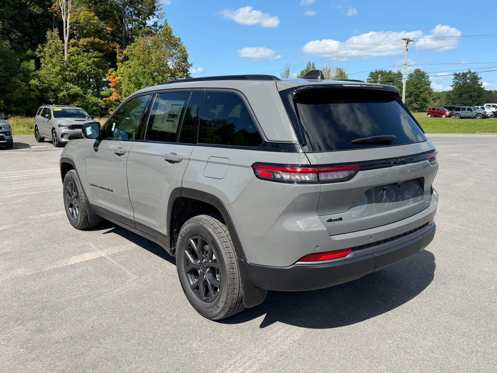 2027 Jeep Grand Cherokee GRAND CHEROKEE LAREDO ALTITUDE 4X4