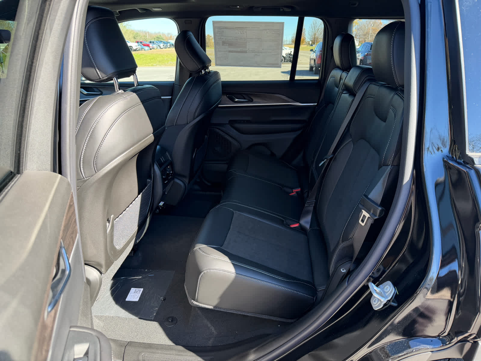 2027 Jeep Grand Cherokee GRAND CHEROKEE LAREDO ALTITUDE 4X4