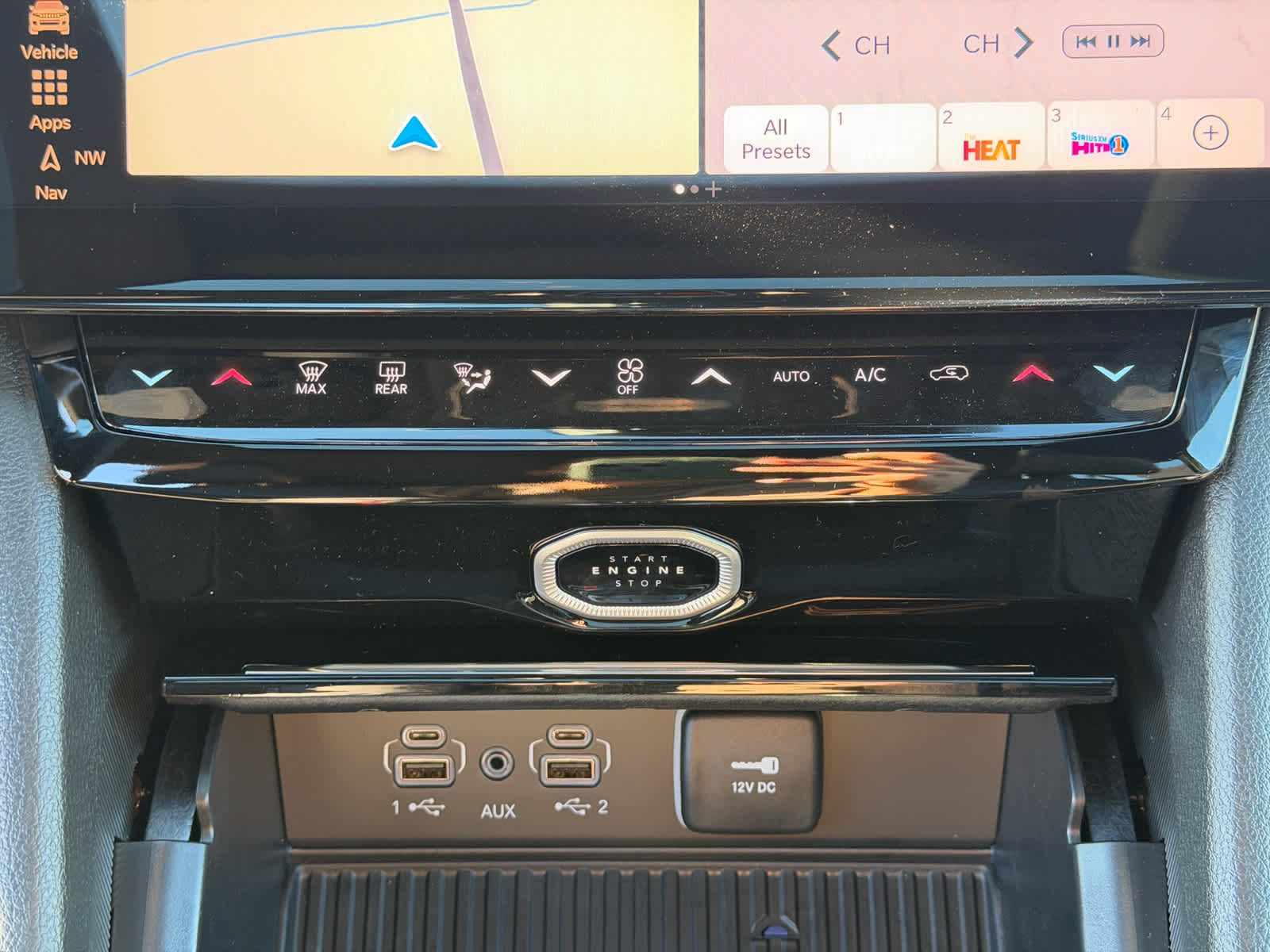 2027 Jeep Grand Cherokee GRAND CHEROKEE LAREDO ALTITUDE 4X4