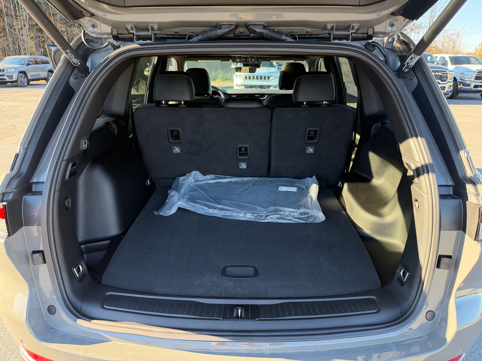 2027 Jeep Grand Cherokee GRAND CHEROKEE LAREDO ALTITUDE 4X4