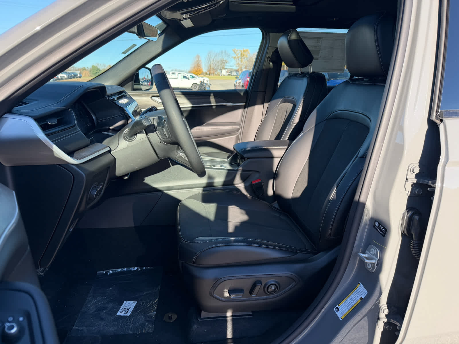 2027 Jeep Grand Cherokee GRAND CHEROKEE LAREDO ALTITUDE 4X4