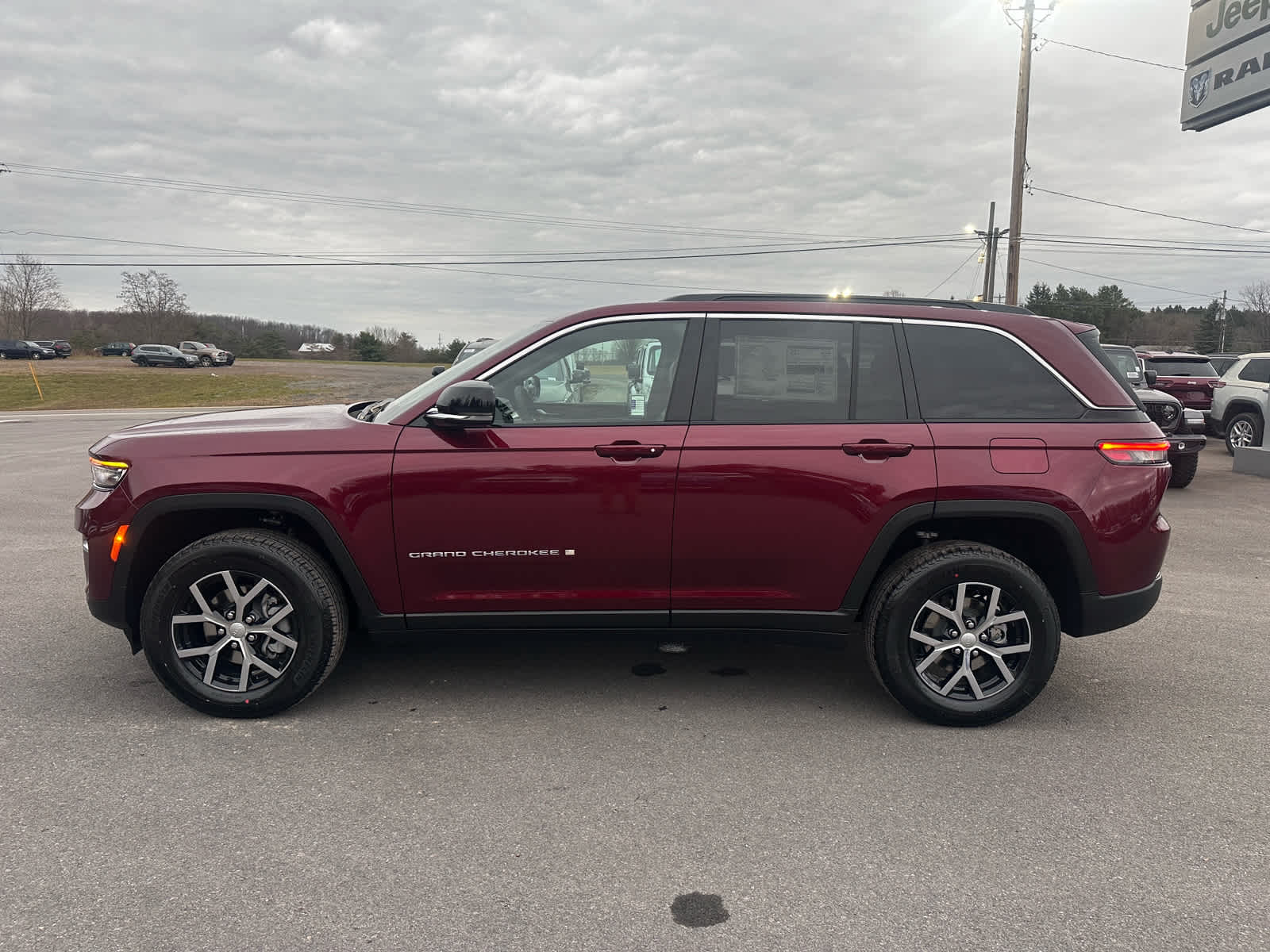2025 Jeep Grand Cherokee GRAND CHEROKEE LIMITED 4X4