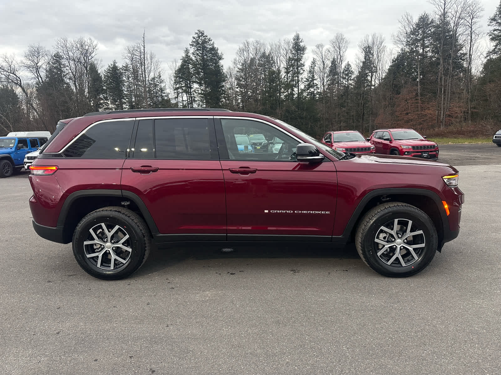 2025 Jeep Grand Cherokee GRAND CHEROKEE LIMITED 4X4