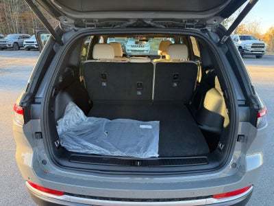 2027 Jeep Grand Cherokee GRAND CHEROKEE LIMITED 4X4