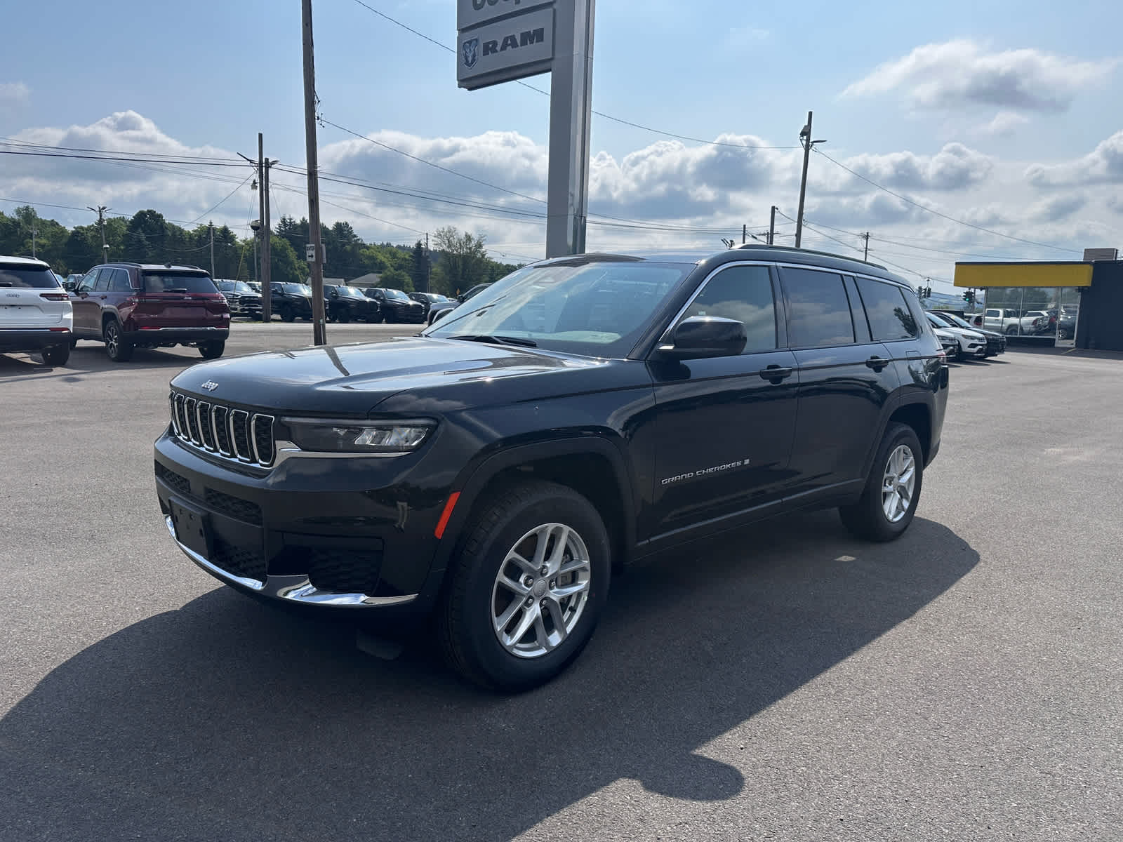 2025 Jeep Grand Cherokee GRAND CHEROKEE L LAREDO X 4X4