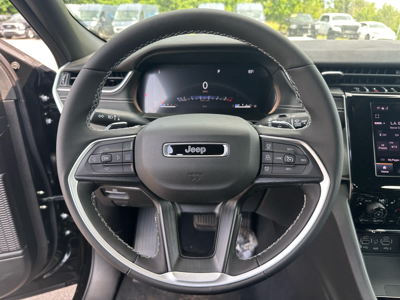 2025 Jeep Grand Cherokee GRAND CHEROKEE L LAREDO X 4X4