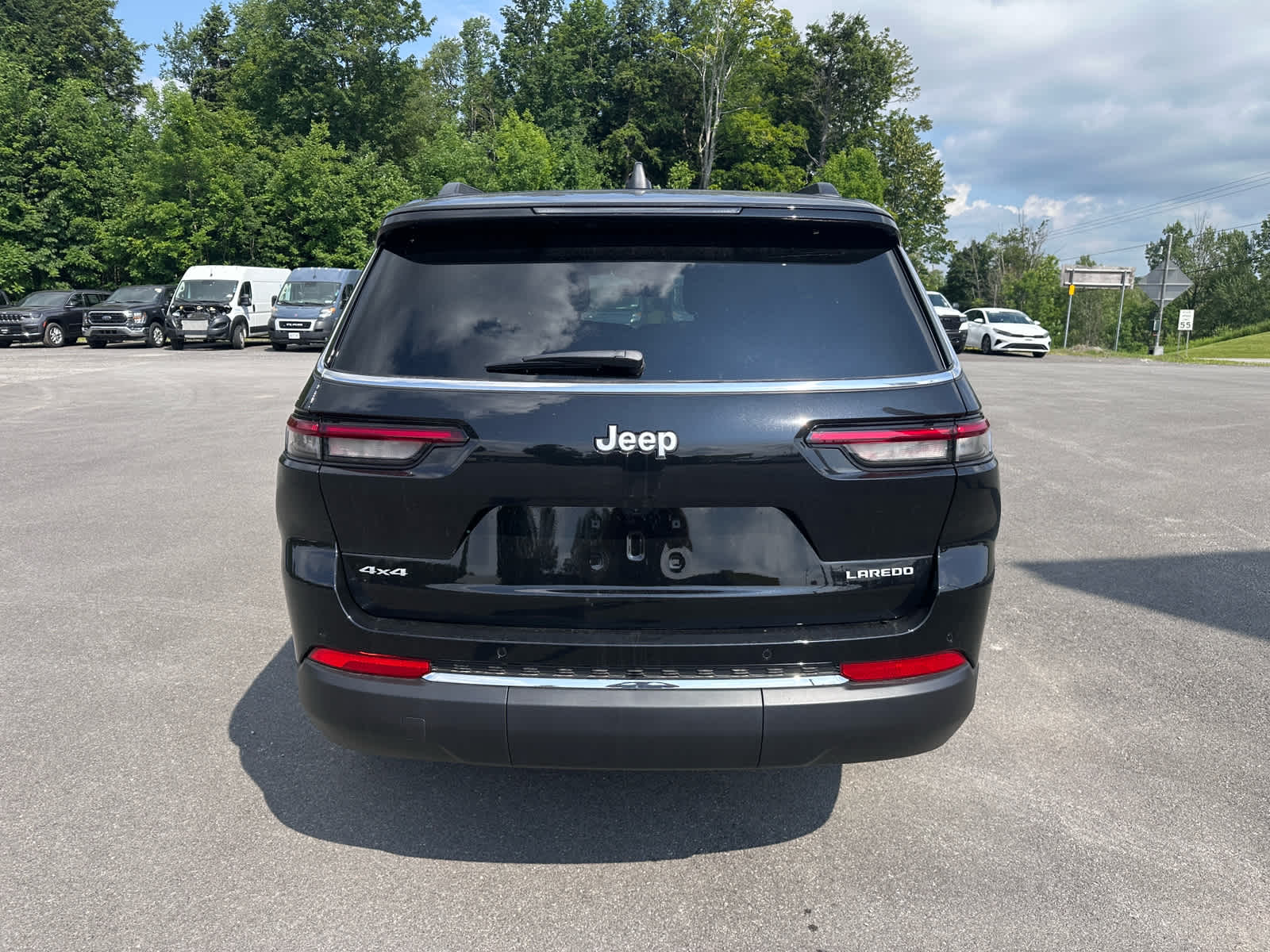 2025 Jeep Grand Cherokee GRAND CHEROKEE L LAREDO X 4X4