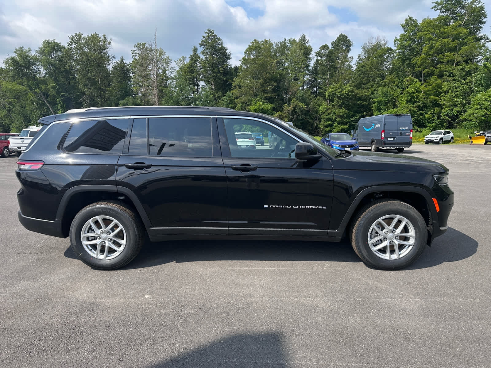 2025 Jeep Grand Cherokee GRAND CHEROKEE L LAREDO X 4X4