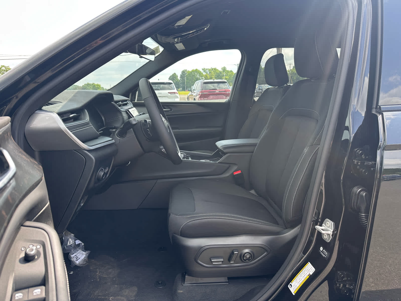 2025 Jeep Grand Cherokee GRAND CHEROKEE L LAREDO X 4X4