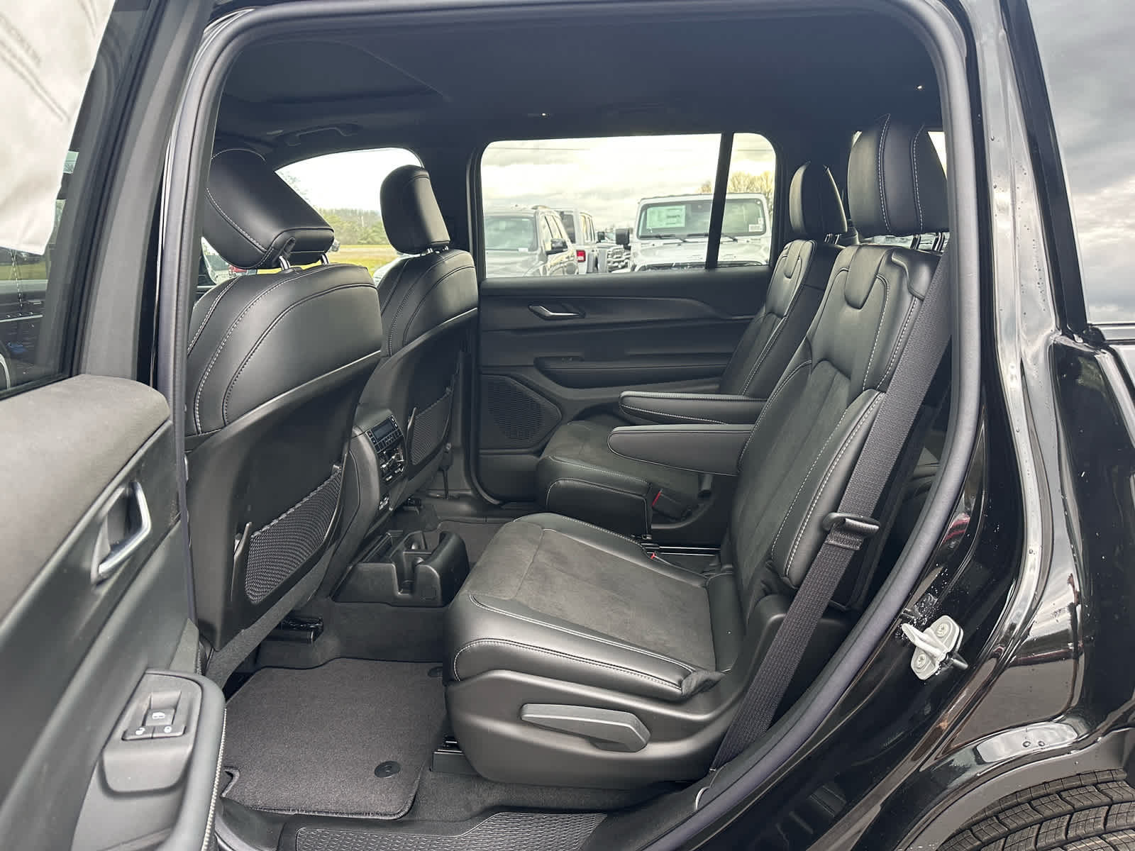 2025 Jeep Grand Cherokee GRAND CHEROKEE L ALTITUDE X 4X4