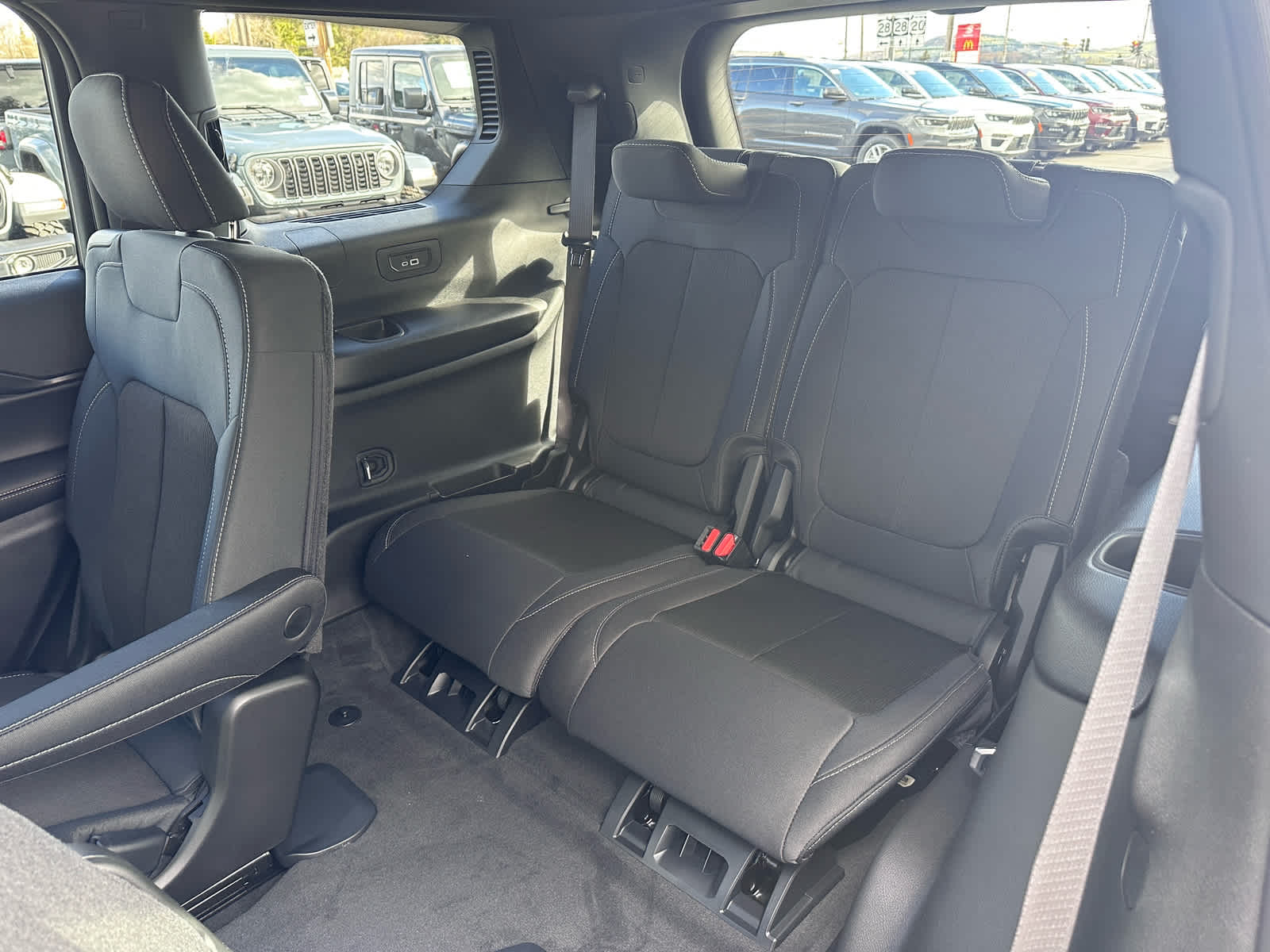 2025 Jeep Grand Cherokee GRAND CHEROKEE L LAREDO X 4X4