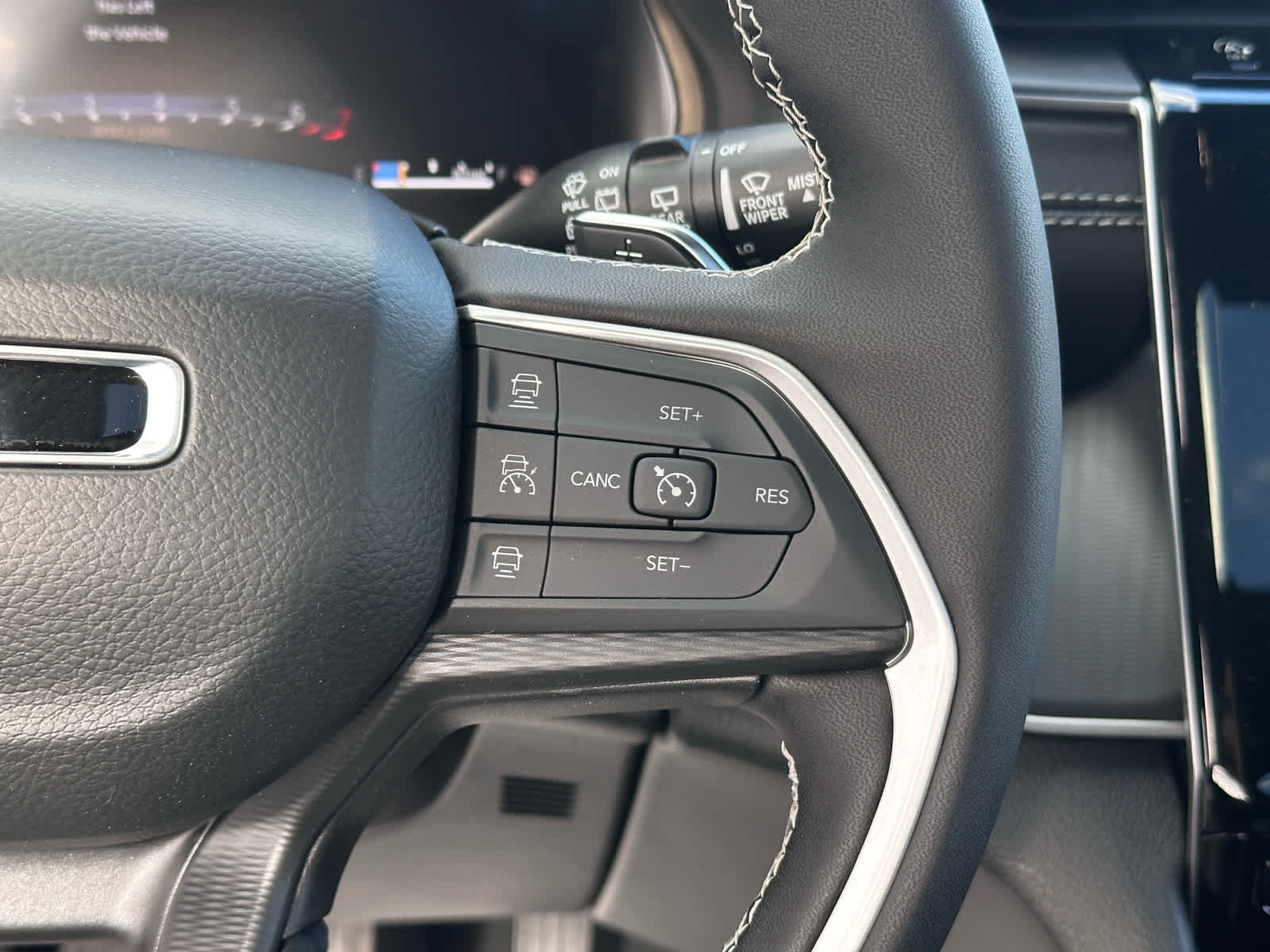 2025 Jeep Grand Cherokee GRAND CHEROKEE L LAREDO X 4X4