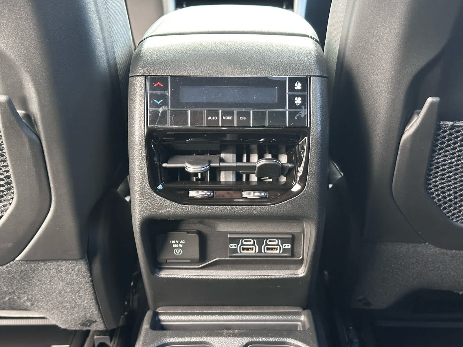 2025 Jeep Grand Cherokee GRAND CHEROKEE L LAREDO X 4X4