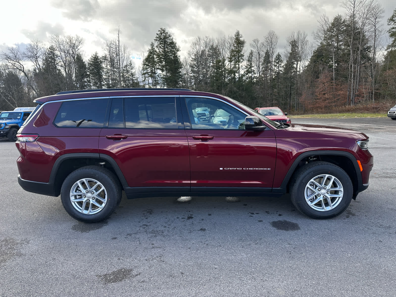 2025 Jeep Grand Cherokee GRAND CHEROKEE L LAREDO X 4X4