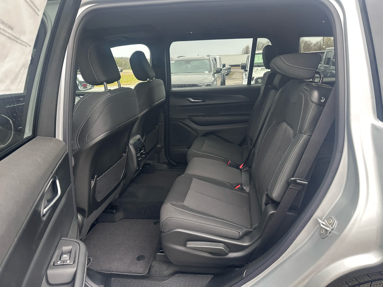 2025 Jeep Grand Cherokee GRAND CHEROKEE L LAREDO X 4X4