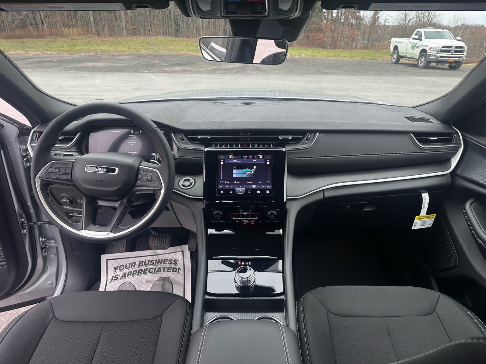 2025 Jeep Grand Cherokee GRAND CHEROKEE L LAREDO X 4X4