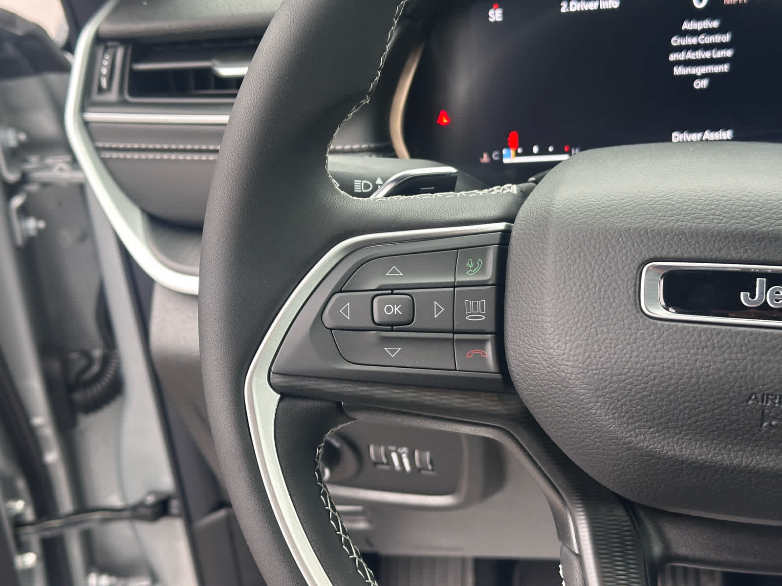 2025 Jeep Grand Cherokee GRAND CHEROKEE L LAREDO X 4X4