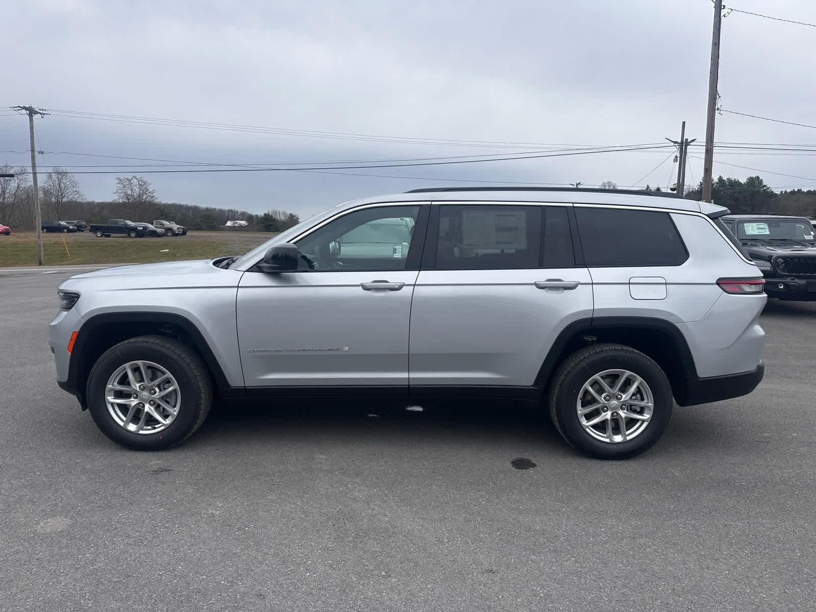 2025 Jeep Grand Cherokee GRAND CHEROKEE L LAREDO X 4X4