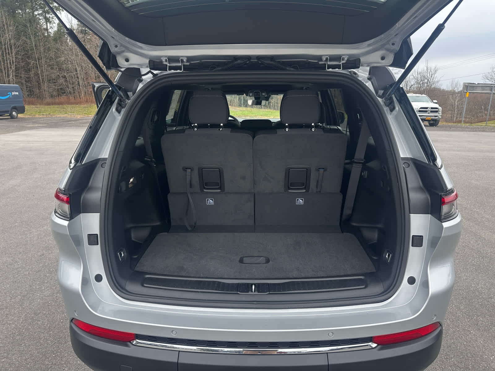 2025 Jeep Grand Cherokee GRAND CHEROKEE L LAREDO X 4X4