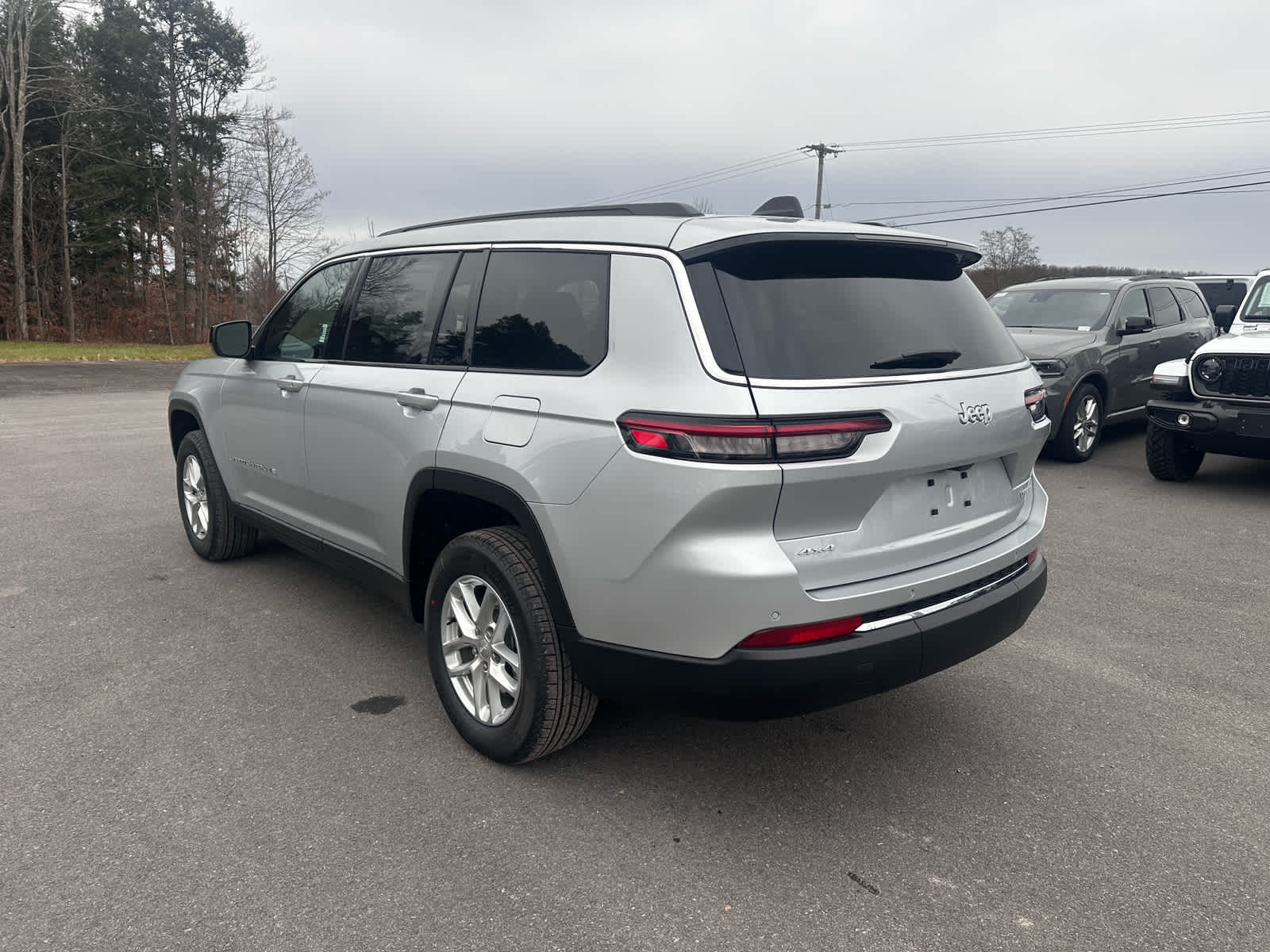 2025 Jeep Grand Cherokee GRAND CHEROKEE L LAREDO X 4X4