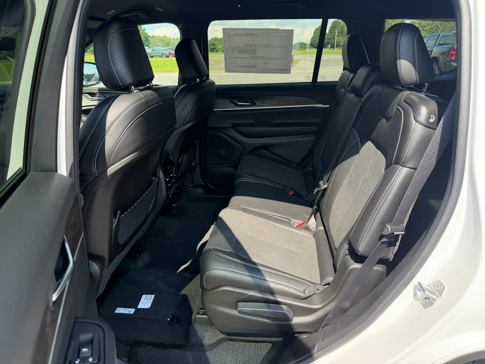 2026 Jeep Grand Cherokee GRAND CHEROKEE L LAREDO ALTITUDE 4X4