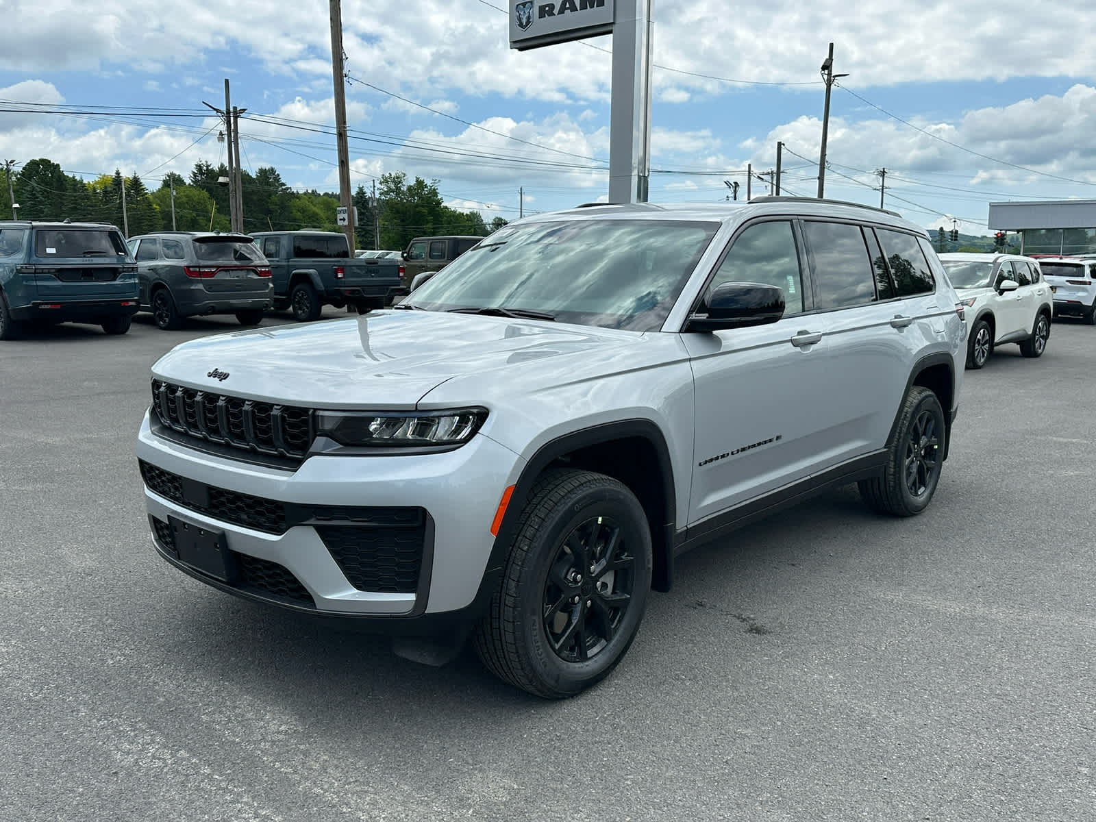 2026 Jeep Grand Cherokee GRAND CHEROKEE L LAREDO ALTITUDE 4X4