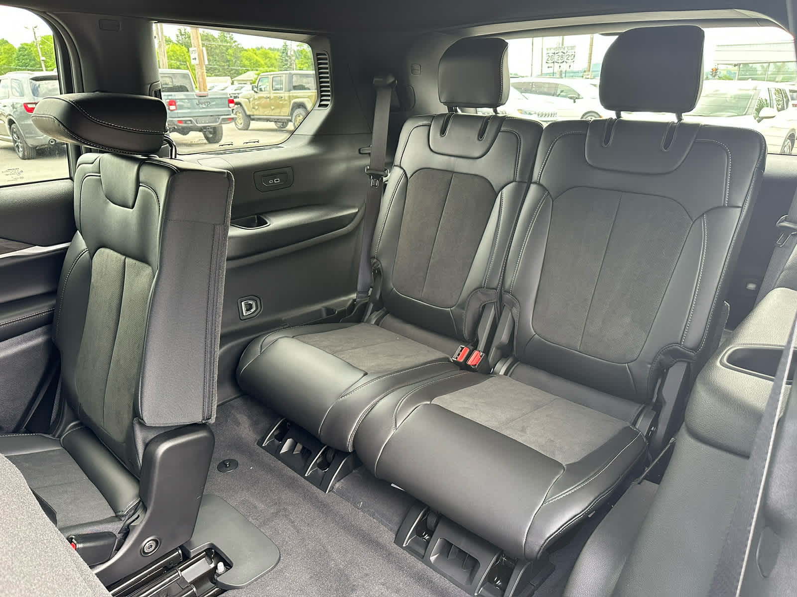 2026 Jeep Grand Cherokee GRAND CHEROKEE L LAREDO ALTITUDE 4X4