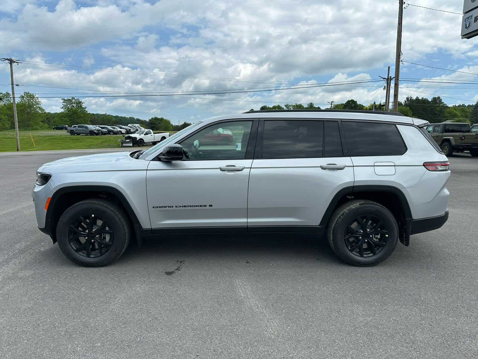 2026 Jeep Grand Cherokee GRAND CHEROKEE L LAREDO ALTITUDE 4X4