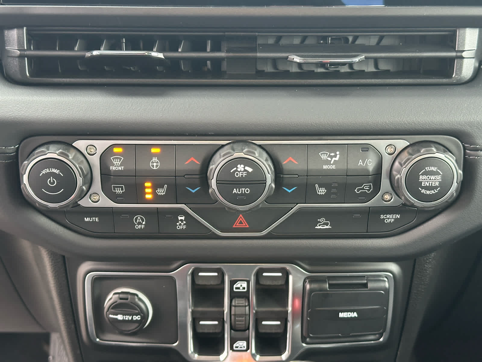 2026 Jeep Gladiator GLADIATOR SAHARA 4X4